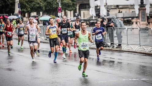 Julian forbedrer sig 1 time på marathon